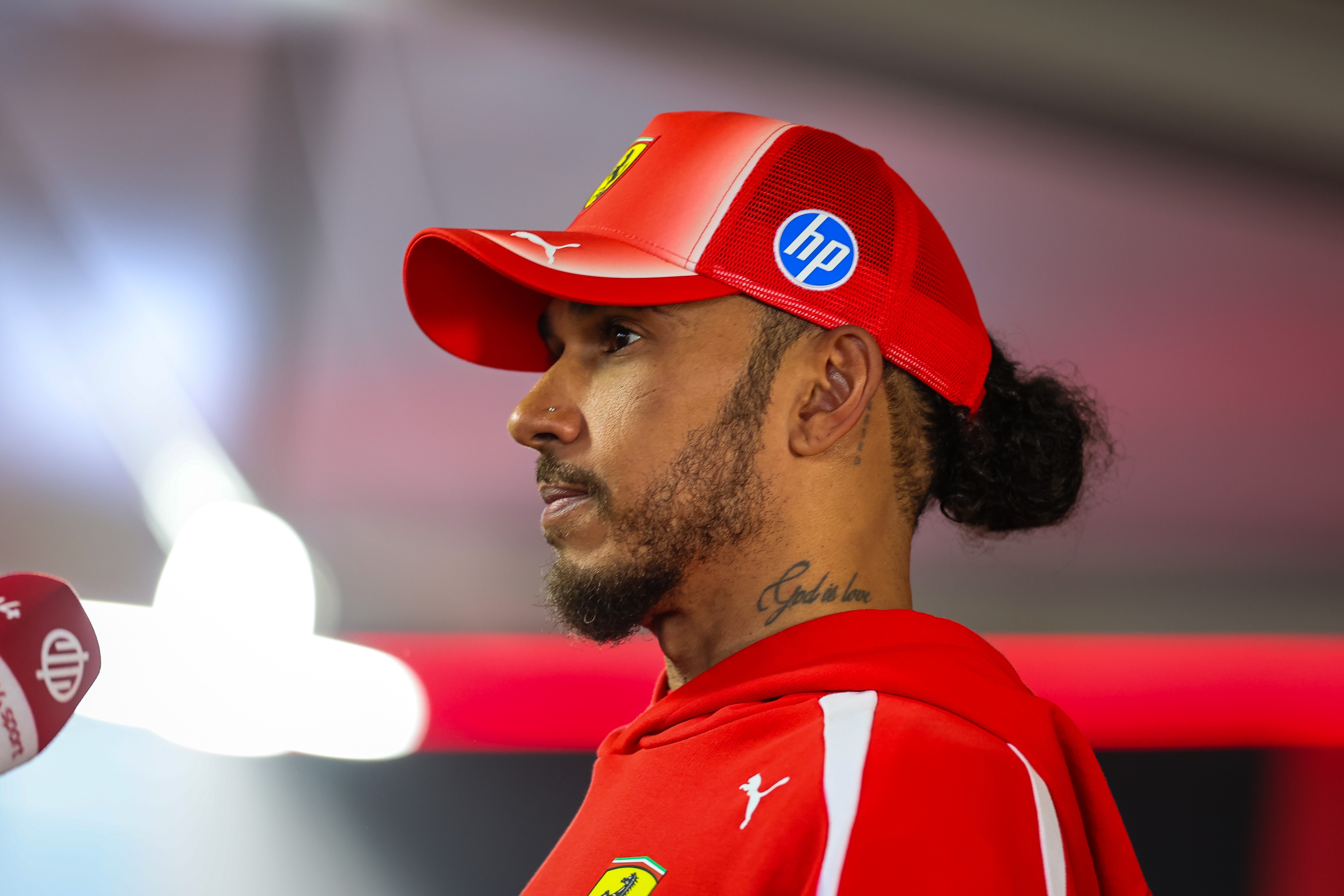Hamilton perde pódio na Holanda e questiona Ferrari pelo rádio | Ge