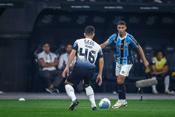 Grêmio analisa proposta do Brentford por atacante Gustavo Nunes.