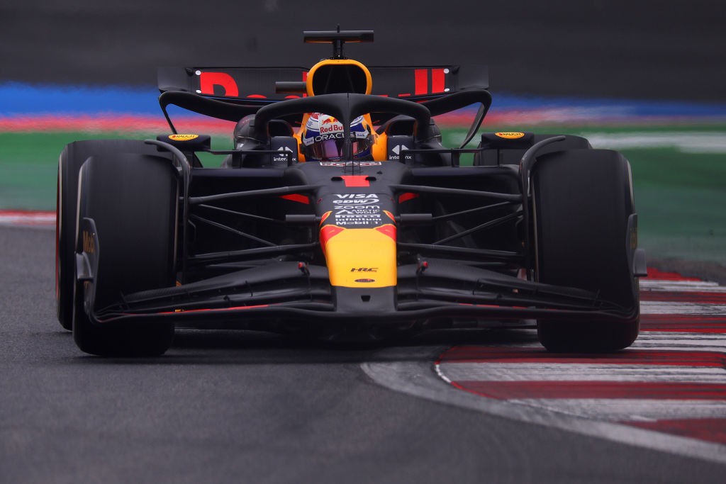 Max Verstappen vence GP da China de F1 pela primeira vez