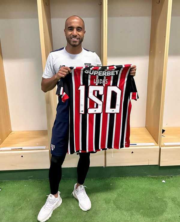 Lucas comemora 150 jogos pelo São Paulo e projeta futuro promissor.