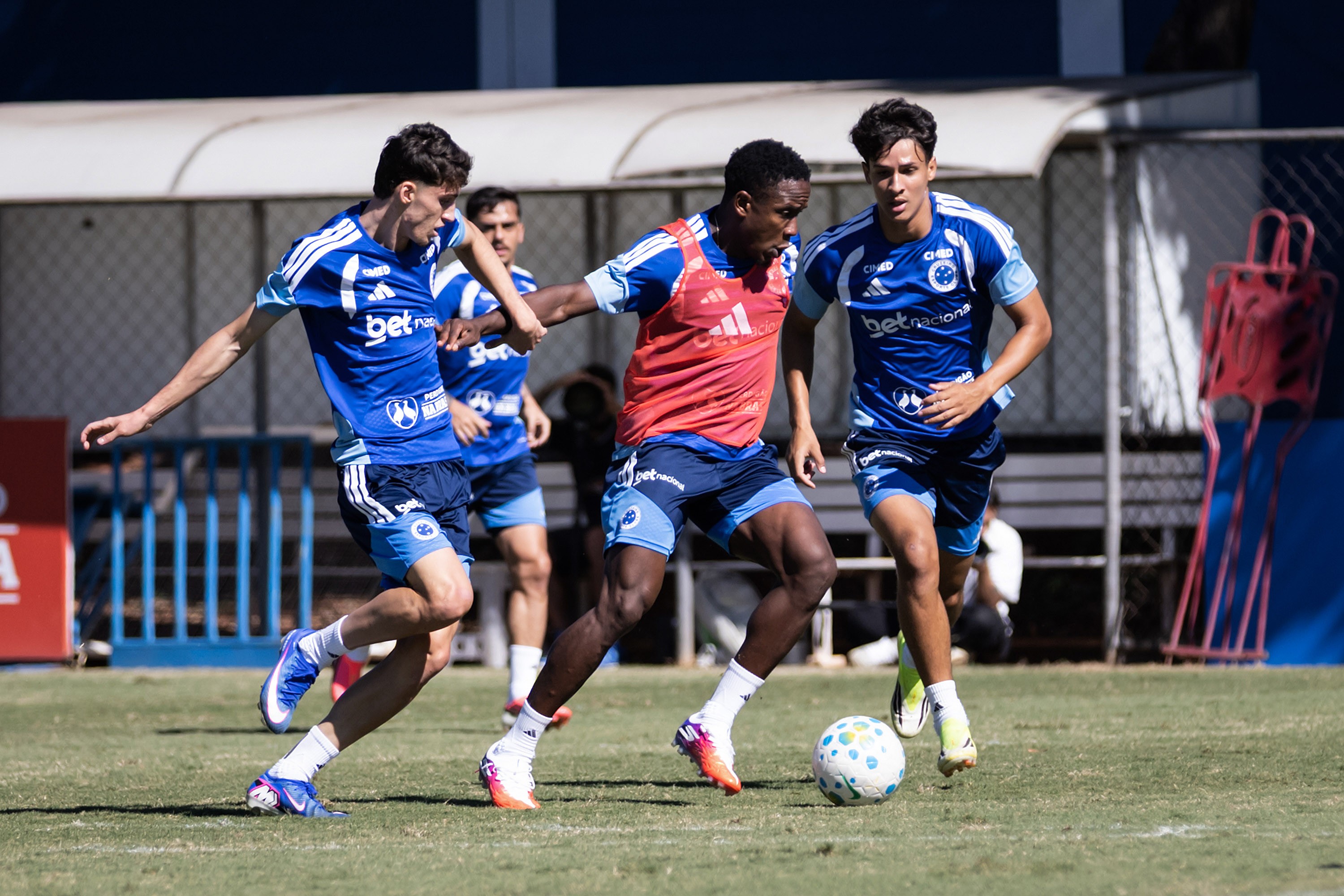 Intensidade nos treinos: Artur Jorge molda um Cruzeiro mais competitivo para o restante da temporada