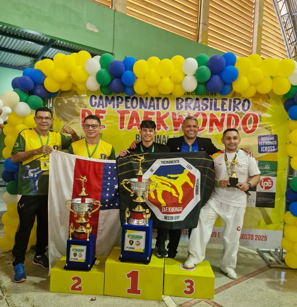 Pódio por equipes no Brasileiro de Taekwondo - Norte 2025 — Foto: Arquivo pessoal/Levy Azevedo