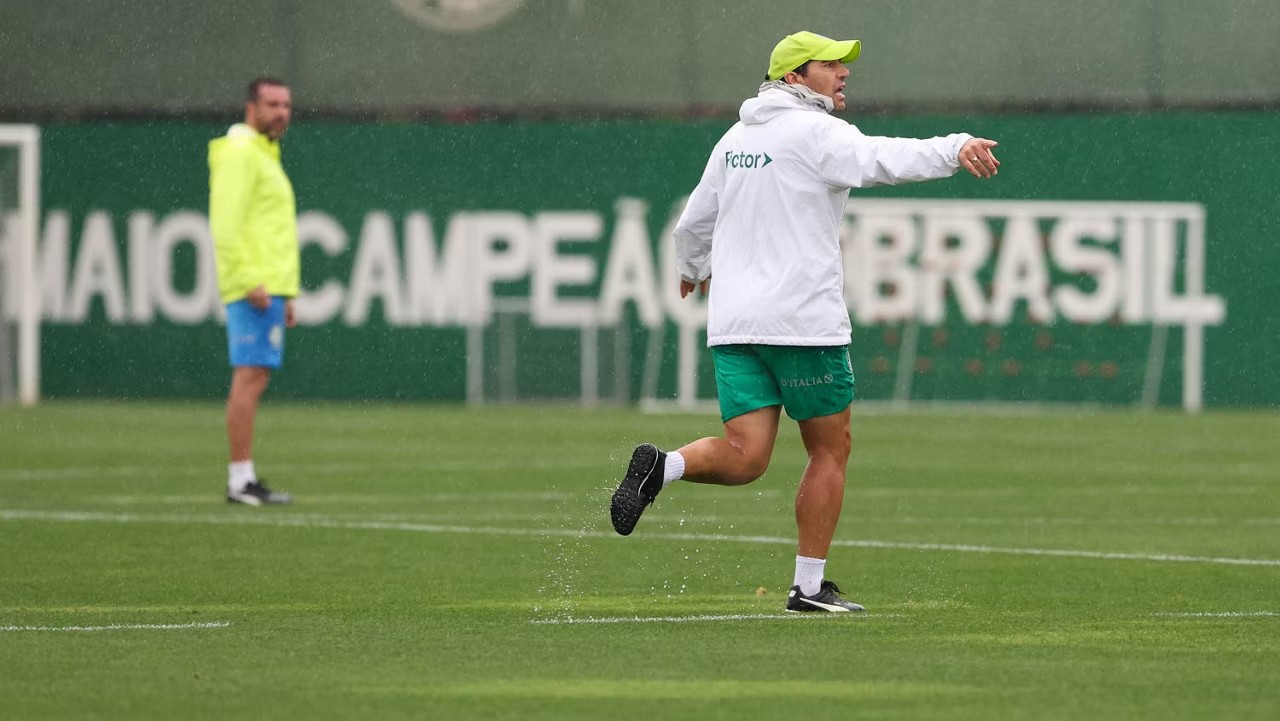 Palmeiras volta a atenção para o Brasileirão em busca de título e consistência