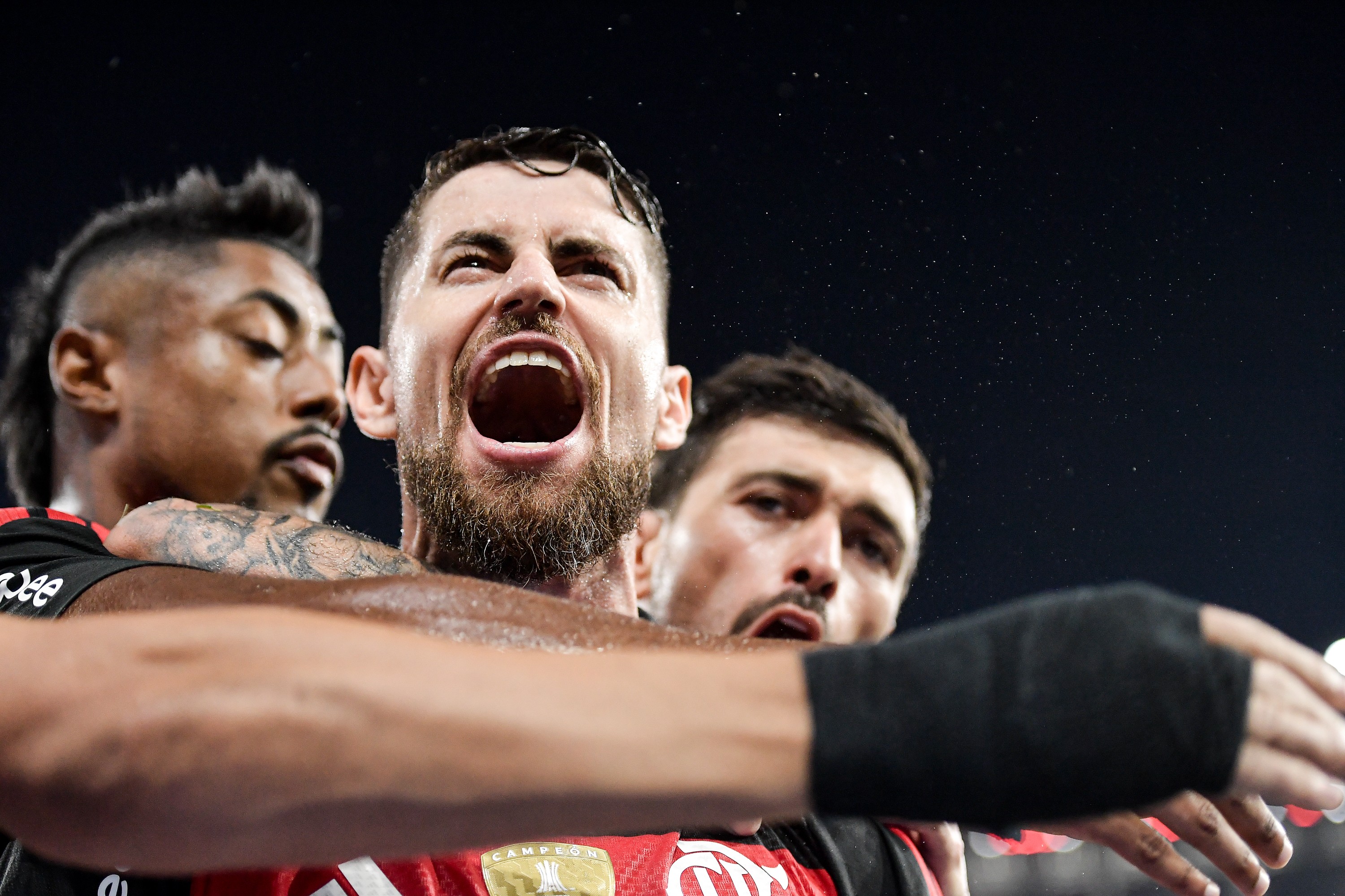 Flamengo Inverte Jogo em Seis Minutos e Supera Santos no Maracanã com Domínio Tático