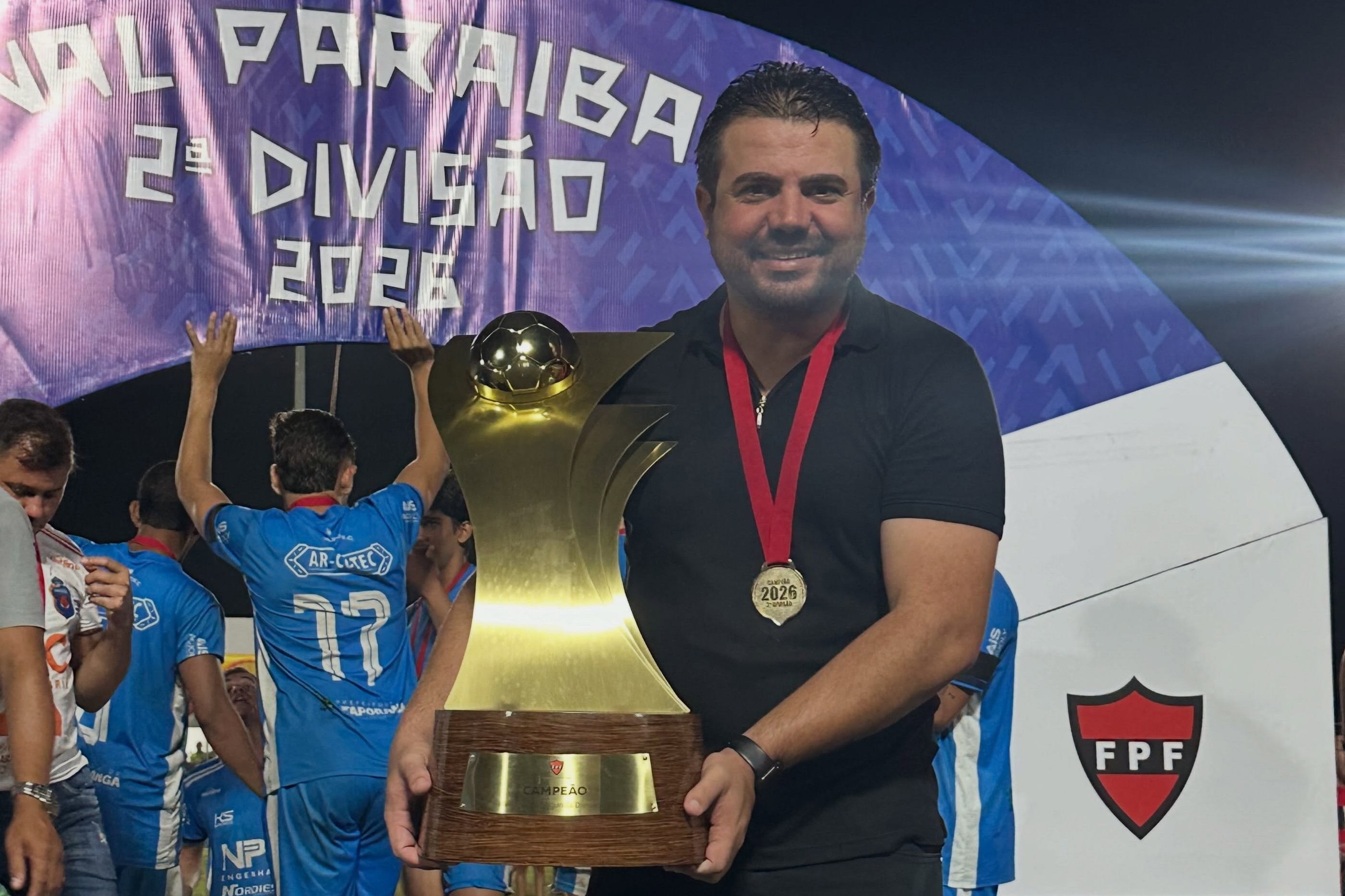 Rafael Borges iguala feito de antecessor no Cruzeiro-PB com título da 2ª divisão do Paraibano