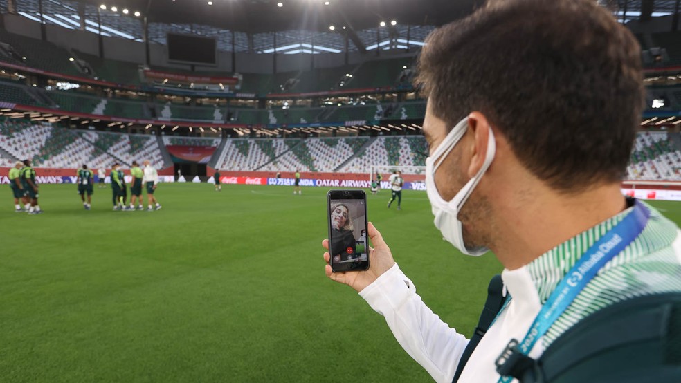 Abel Ferreira, do Palmeiras, em chamada de vídeo com a família, no Mundial de Clubes de 2020 — Foto: Cesar Greco/Ag. Palmeiras