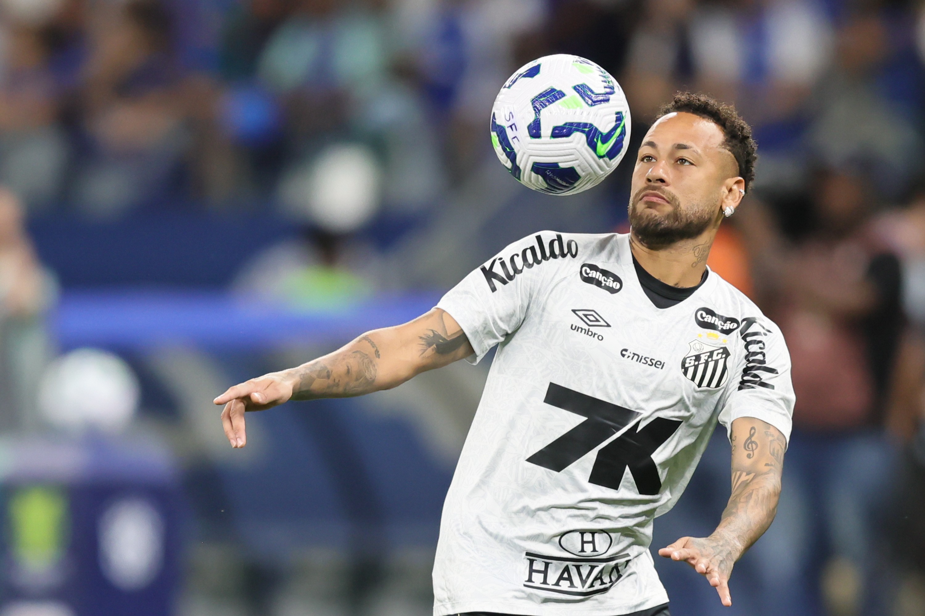 Camisa 10 ou falso 9? Neymar tem terceiro técnico no Santos ainda sem função definida