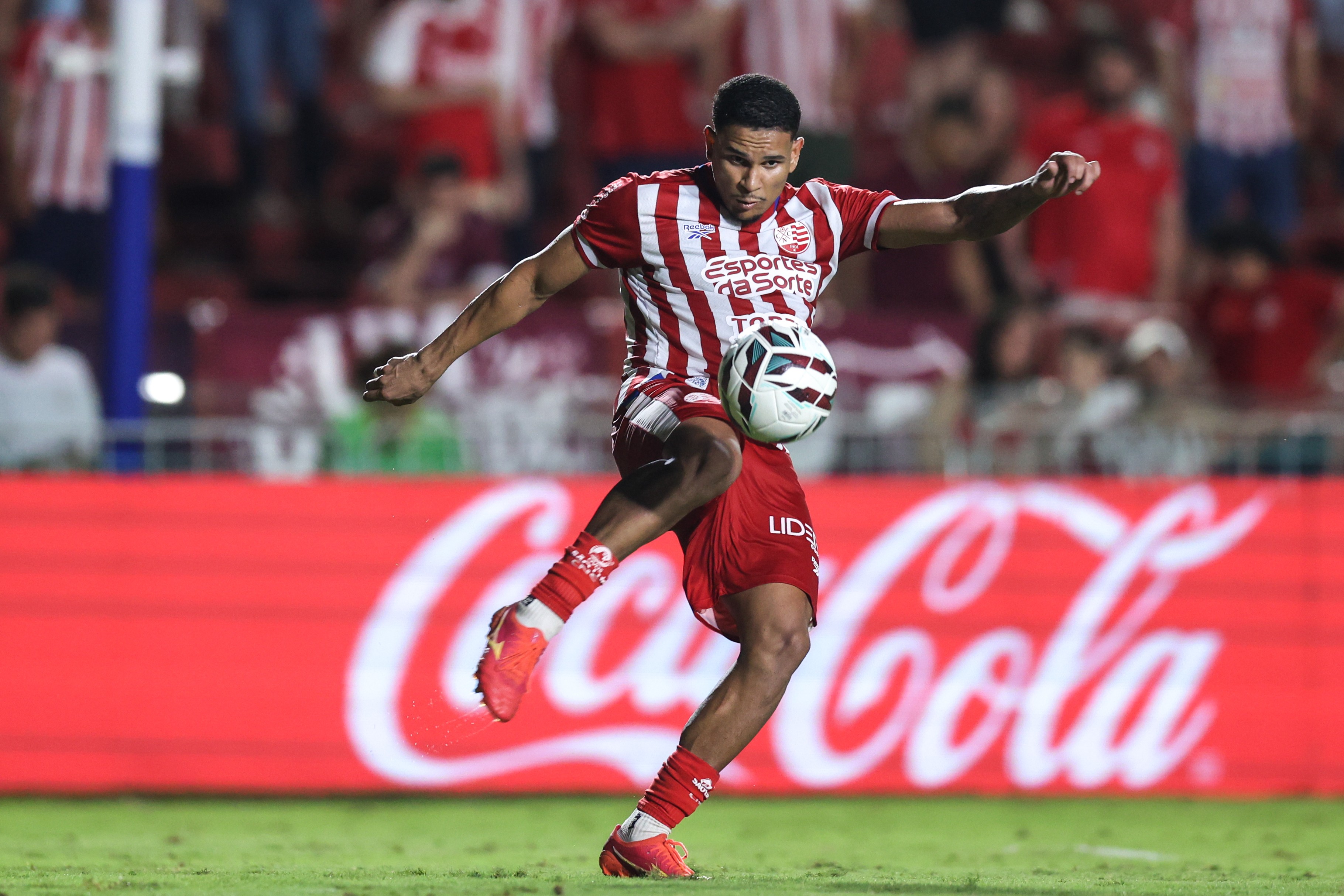 Náutico perde técnico Hélio dos Anjos e volante Samuel, suspensos, contra o Cuiabá
