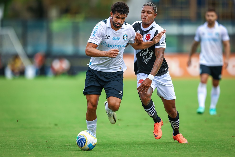 Diego Costa em campo contra o Vasco — Foto: Lucas Uebel/Divulgação Grêmio
