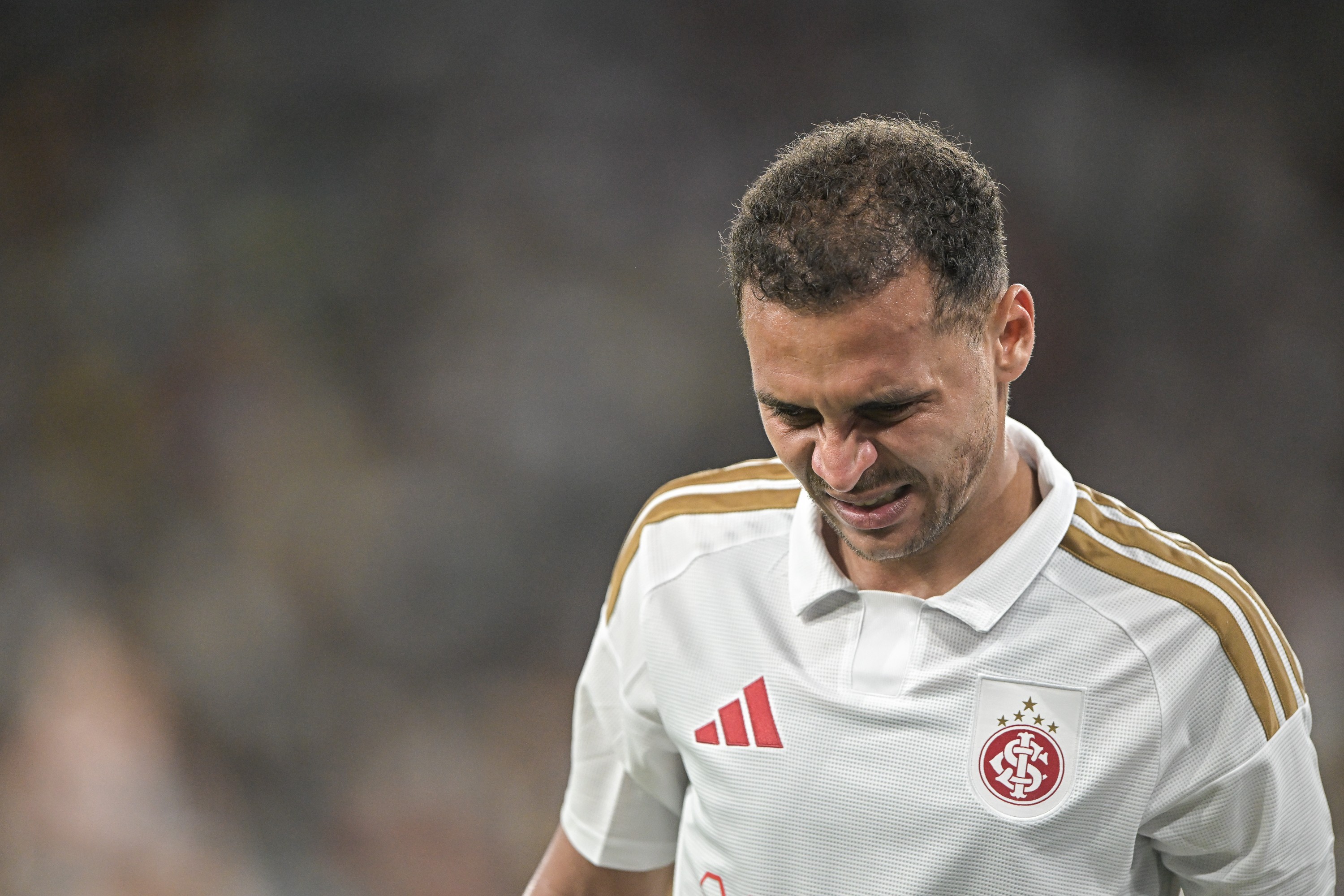 "Faltou culhão" — Alan Patrick dispara contra árbitro em derrota