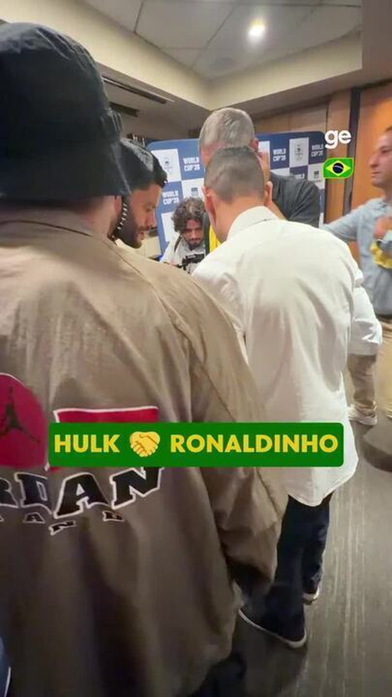 Hulk e Ronaldinho se encontram em NY às vésperas da estreia do Brasil na Copa