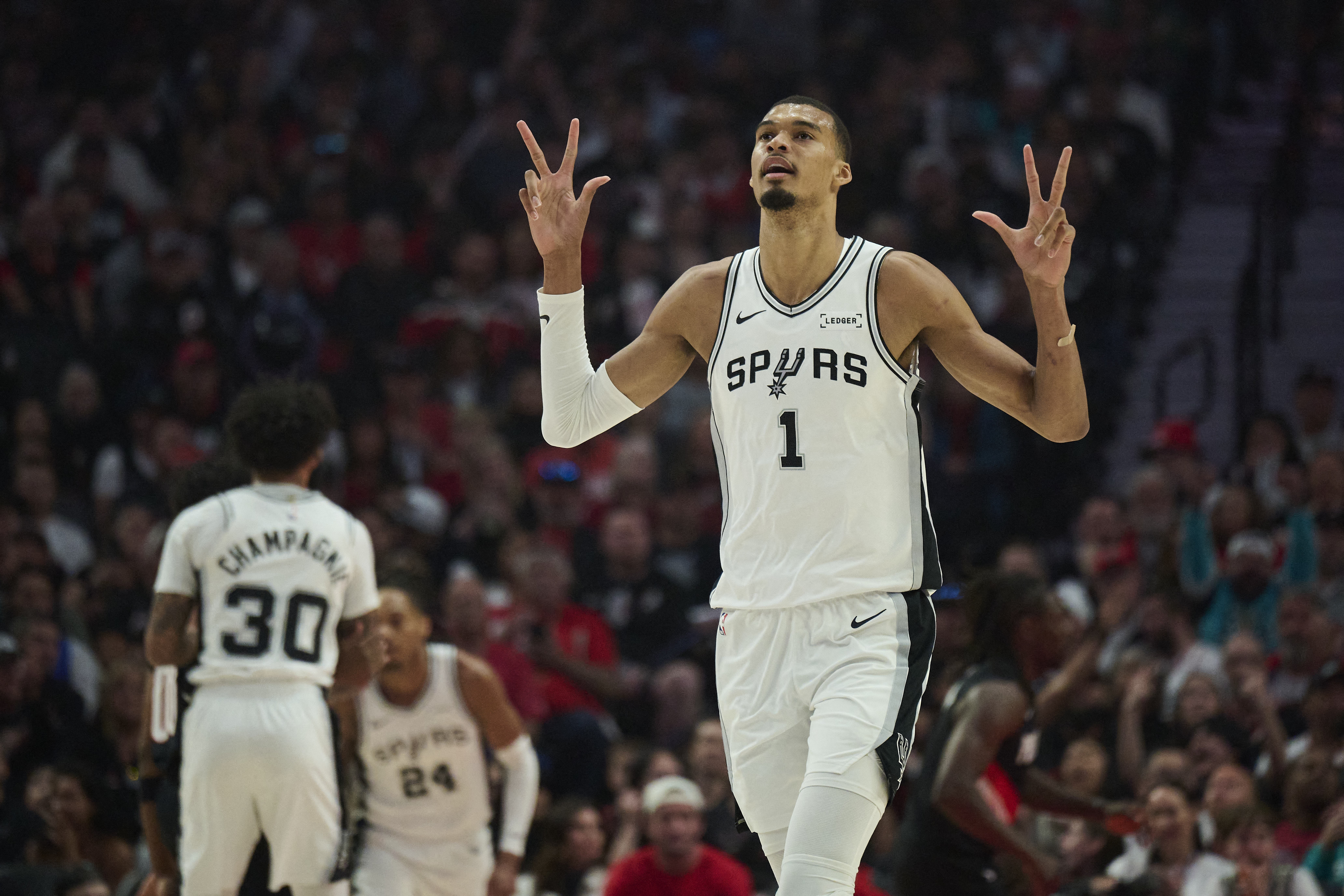 Wemby é liberado em protocolo de concussão, volta aos Spurs e brilha em vitória sobre os Blazers