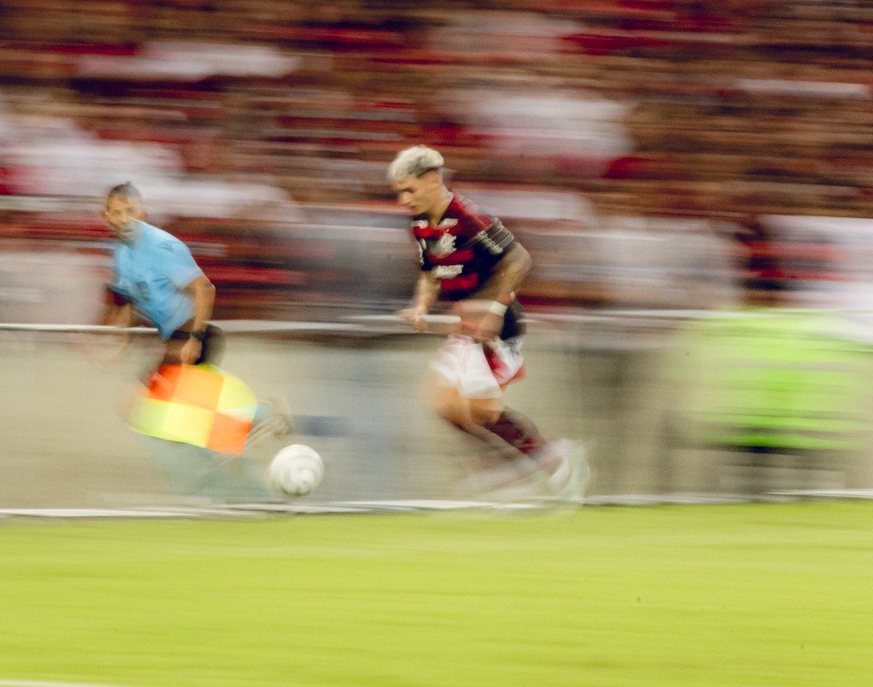 Varela em ação pelo Flamengo — Foto: Adriano Fontes / Flamengo
