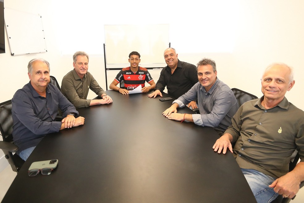 João Victor Souza renovou contrato com o Flamengo — Foto: Divulgação/Flamengo