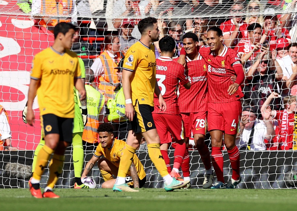 Quansah gol Liverpool Wolverhampton — Foto: Phil Noble/Reuters