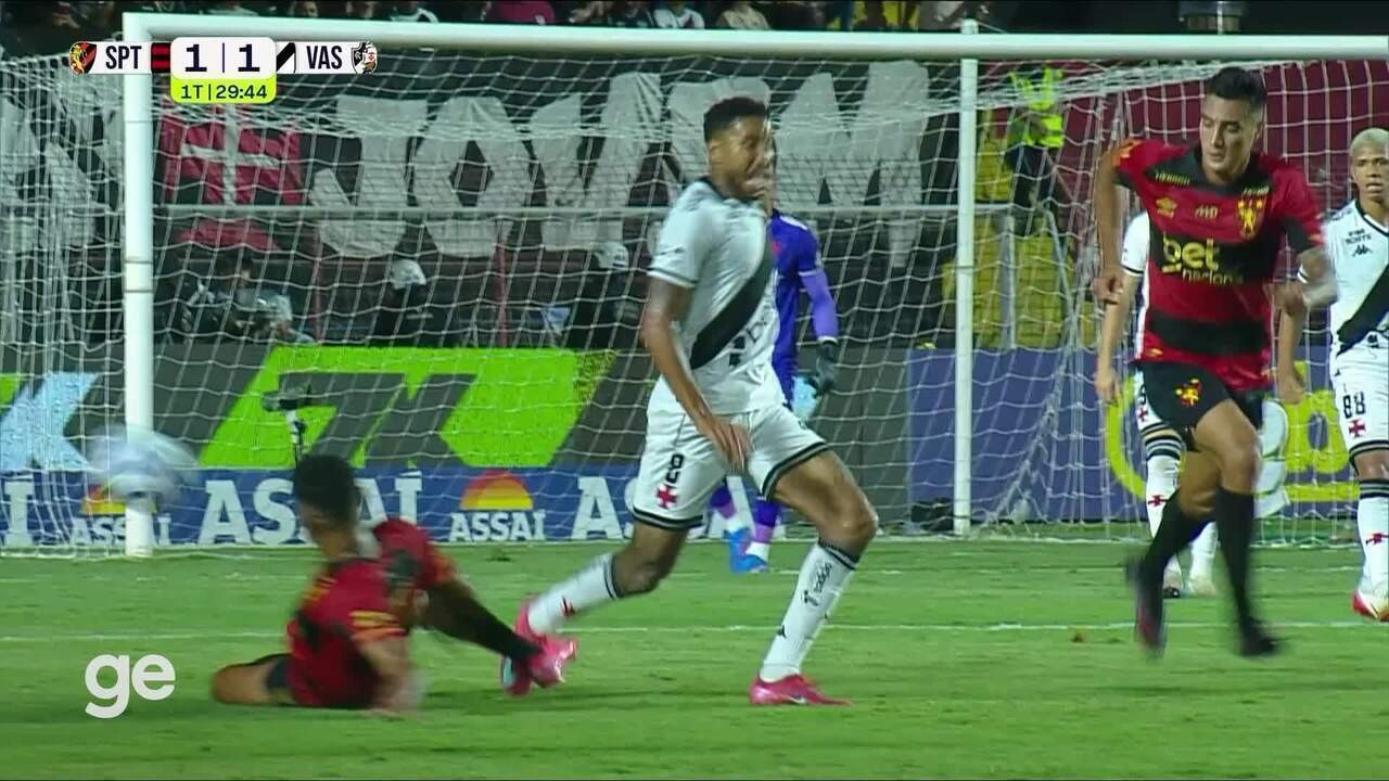 Jair passa por cirurgia no joelho e diz que vai começar fisioterapia no Vasco: 