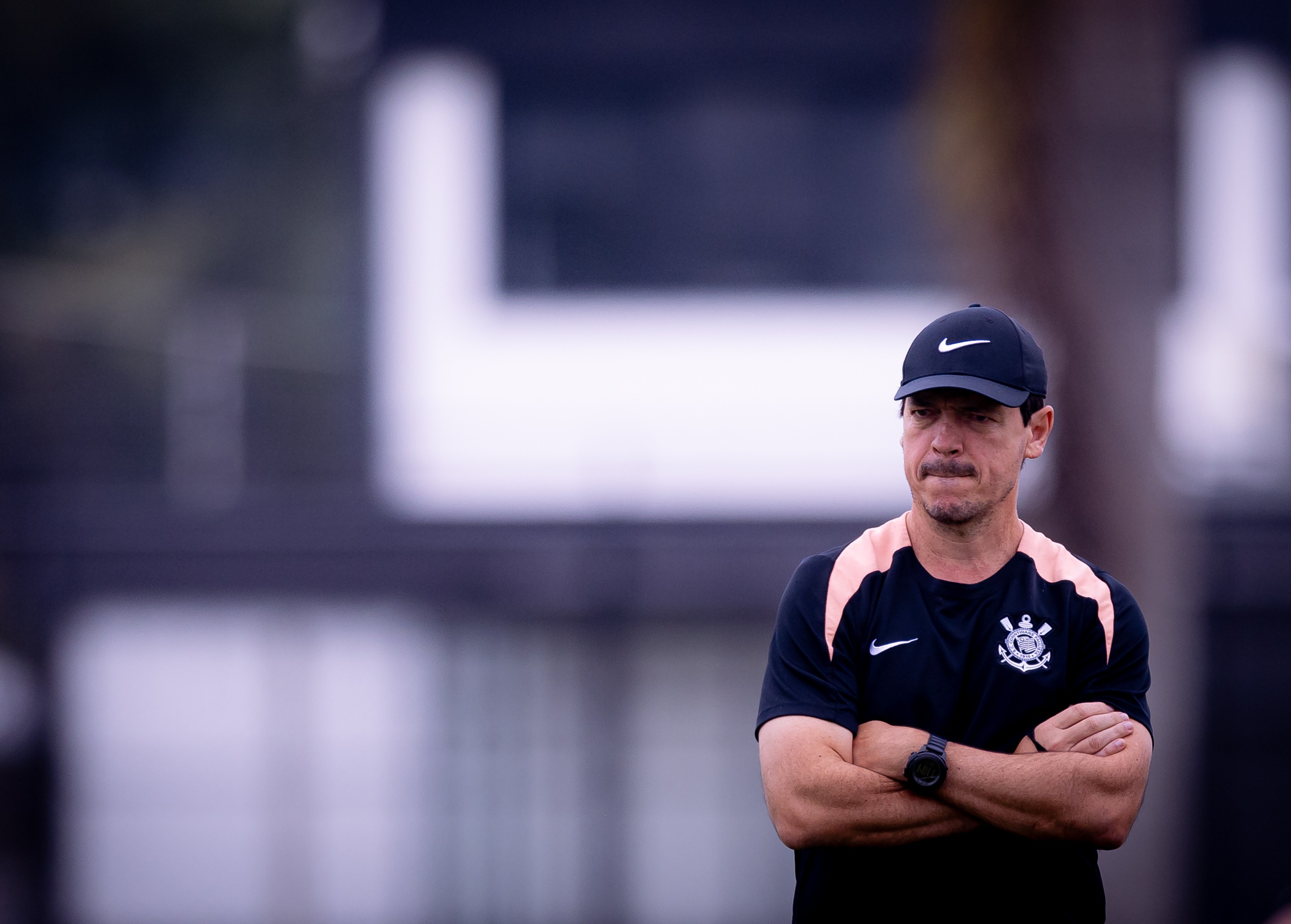 Sem Memphis Depay, Corinthians fecha treino e viaja para a decisão.
