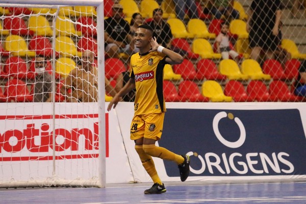 Leozinho, do Sorocaba, vence pela segunda vez prêmio de melhor jogador  jovem de futsal do mundo, futsal