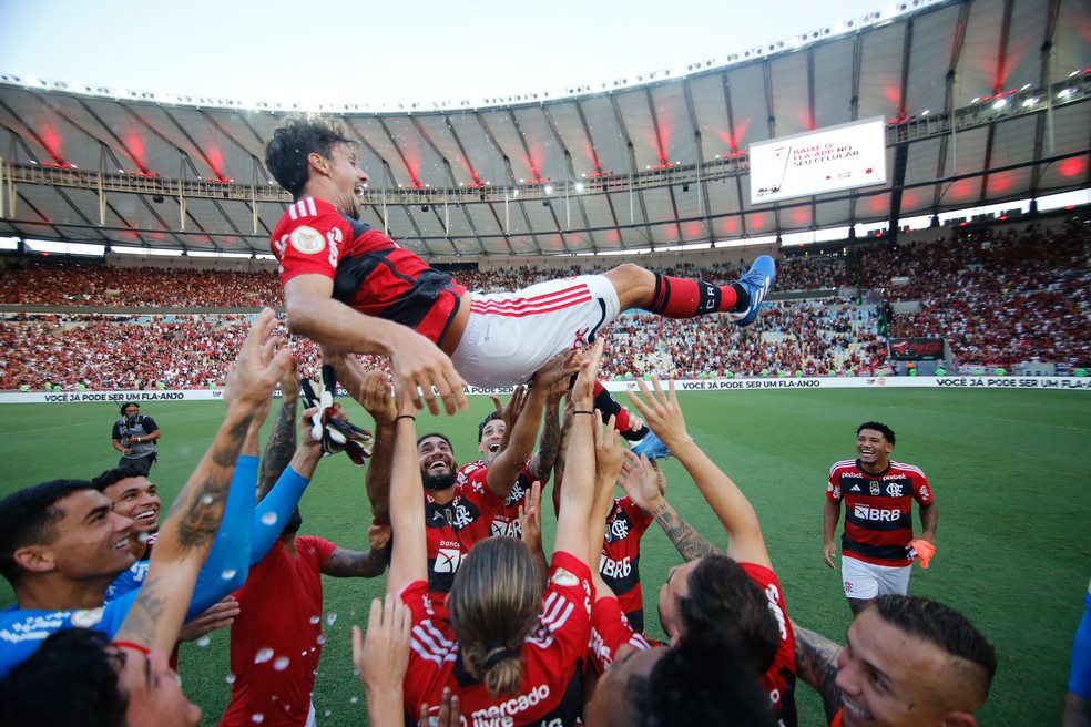 Rodrigo Caio se despede do Flamengo em jogo contra o Cuiabá — Foto: GILVAN DE SOUZA/FLAMENGO