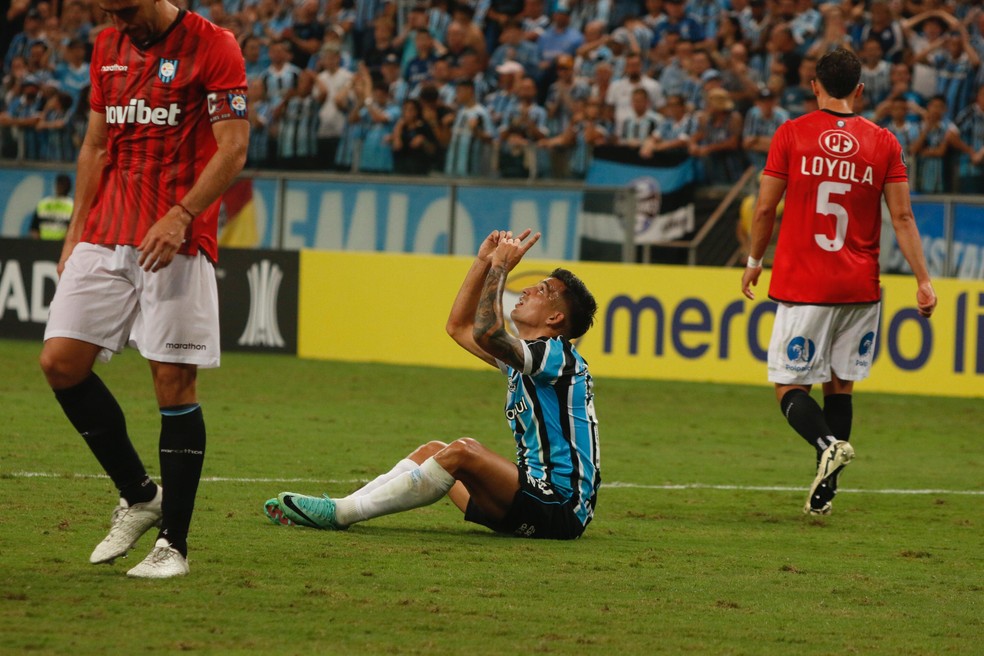 Cristaldo lamenta chances perdidas pelo Grêmio — Foto: João Victor Teixeira