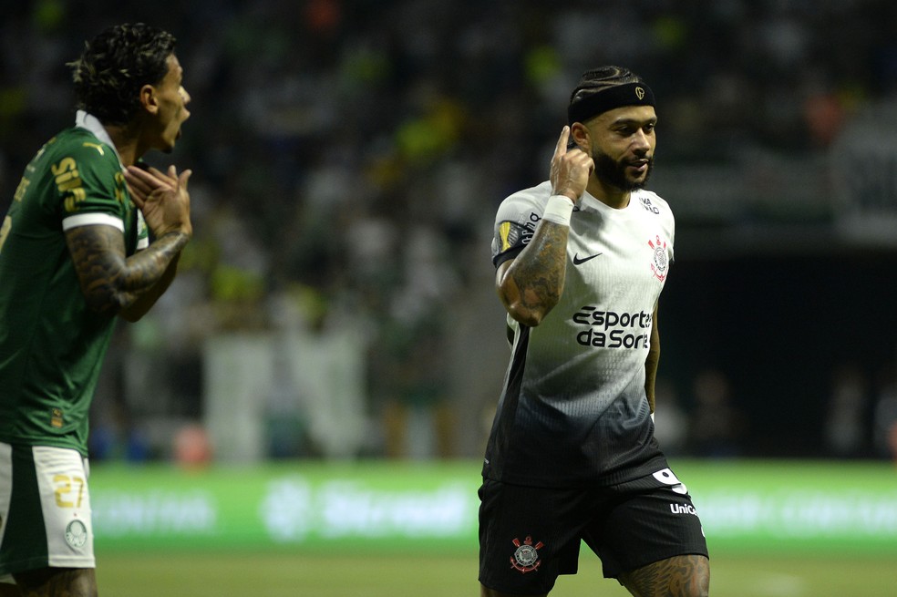 Memphis Depay no clássico Palmeiras x Corinthians — Foto: Marcos Ribolli