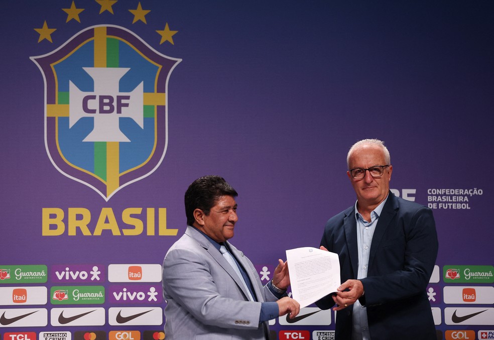 Dorival Júnior assina contrato como novo técnico da seleção brasileira — Foto: Pilar Olivares/Reuters