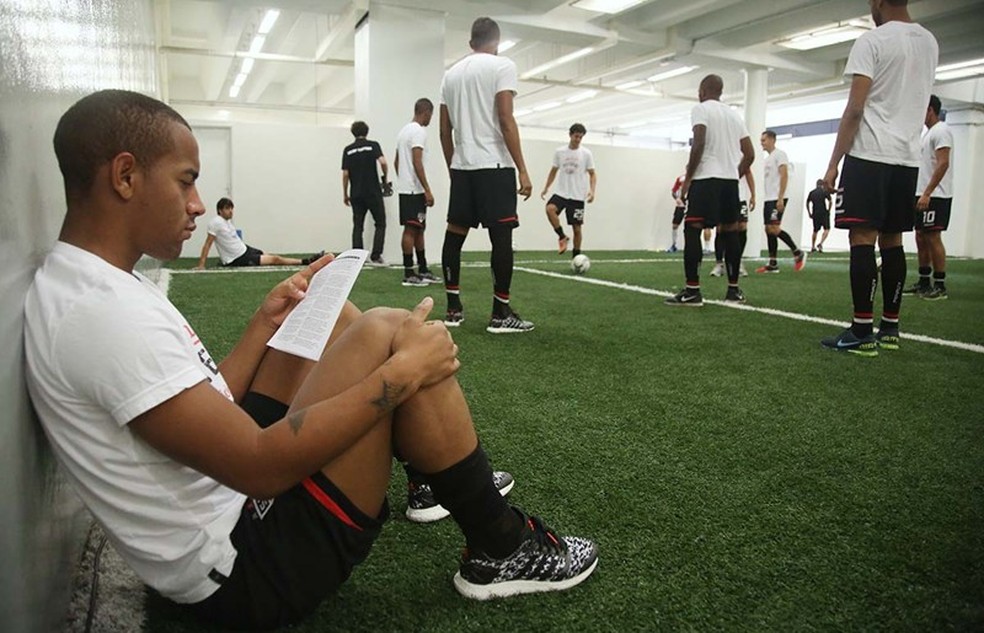 Ademilson no início da carreira no São Paulo — Foto: Rubens Chiri / saopaulofc.net