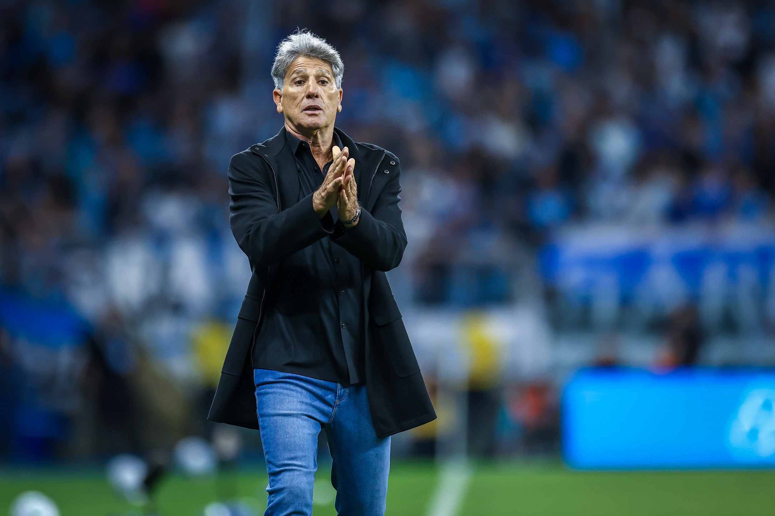"Troquei os quatro pneus com o carro andando" — Renato volta a destacar o trabalho em vitória do Grêmio