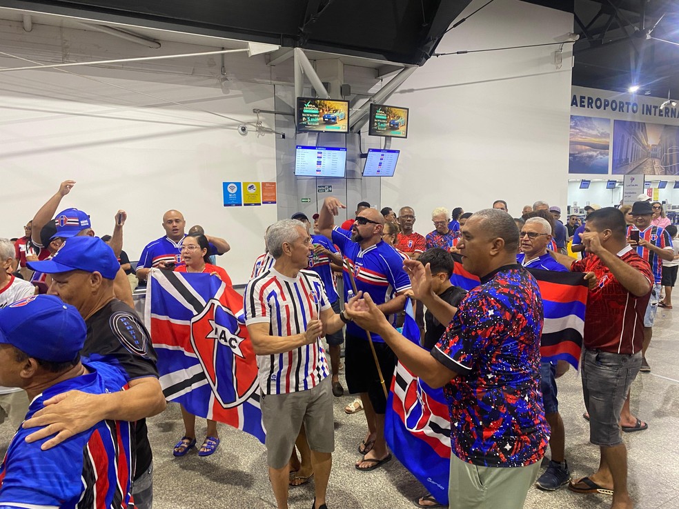 MAC na Série C! Torcedores fazem festa no aeroporto de São Luís